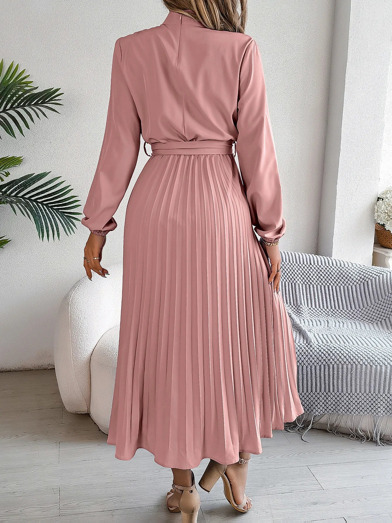 Long Sleeved Waist Cinched Pleated Long Skirt