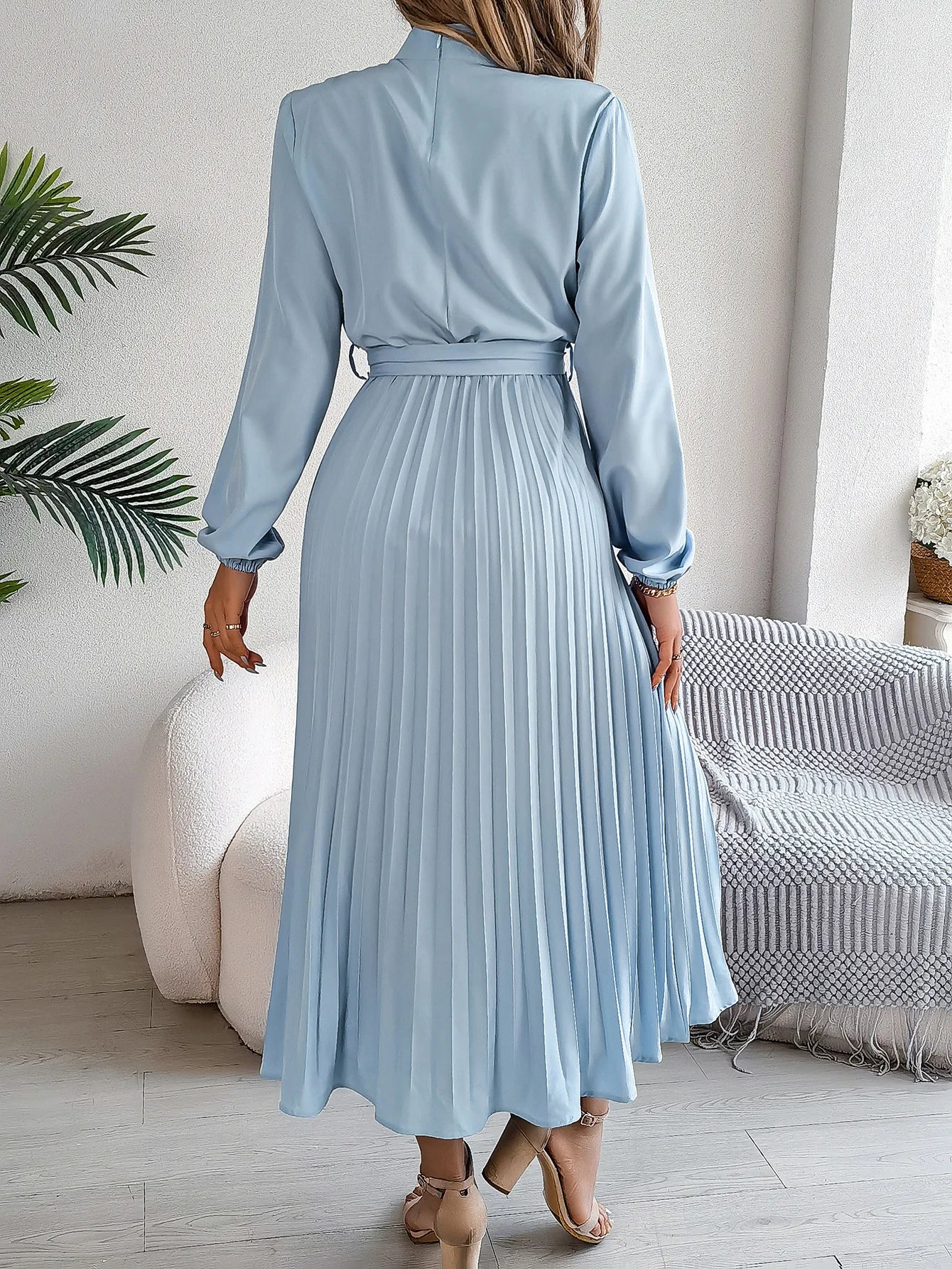 Long Sleeved Waist Cinched Pleated Long Skirt