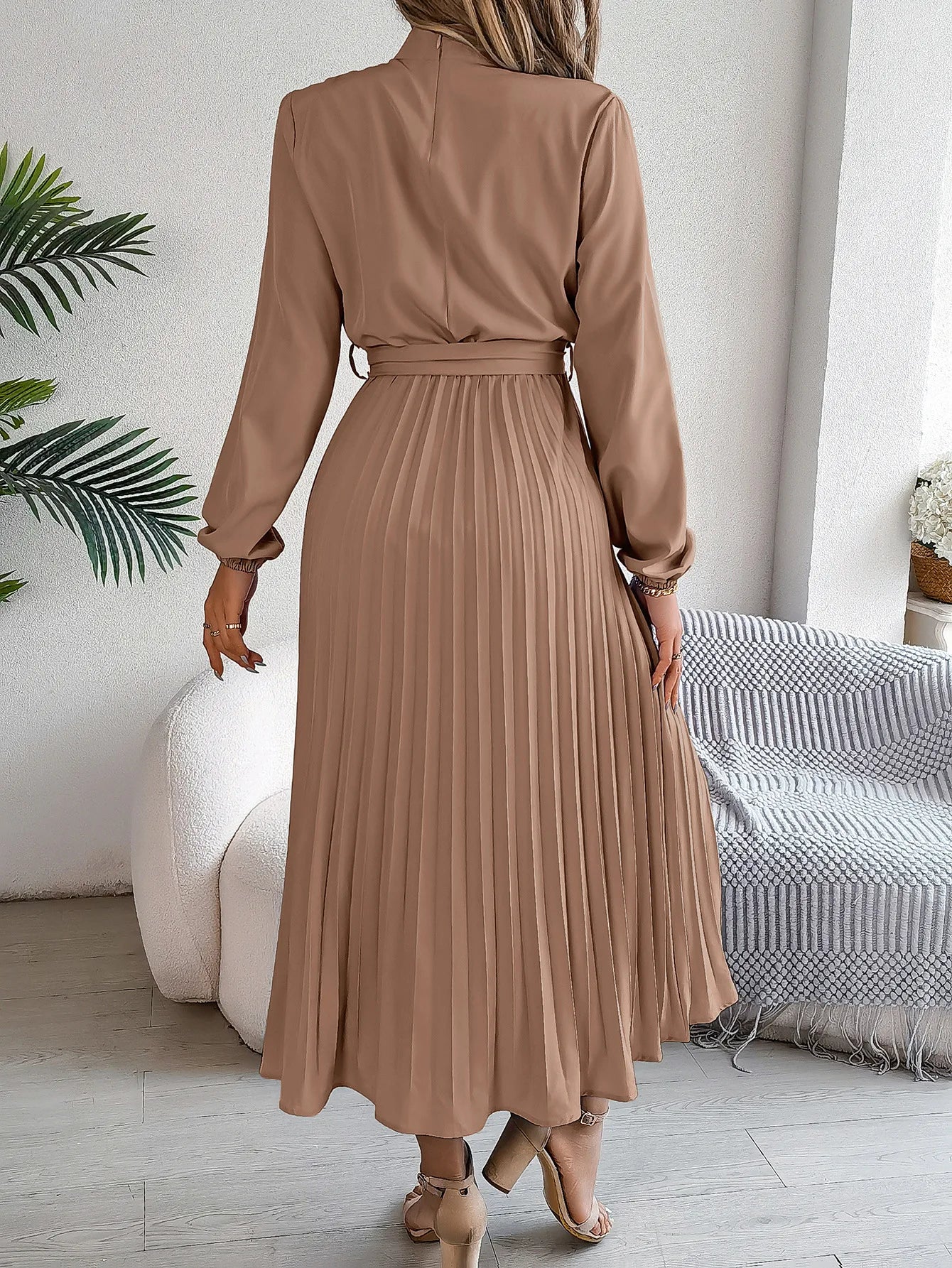 Long Sleeved Waist Cinched Pleated Long Skirt