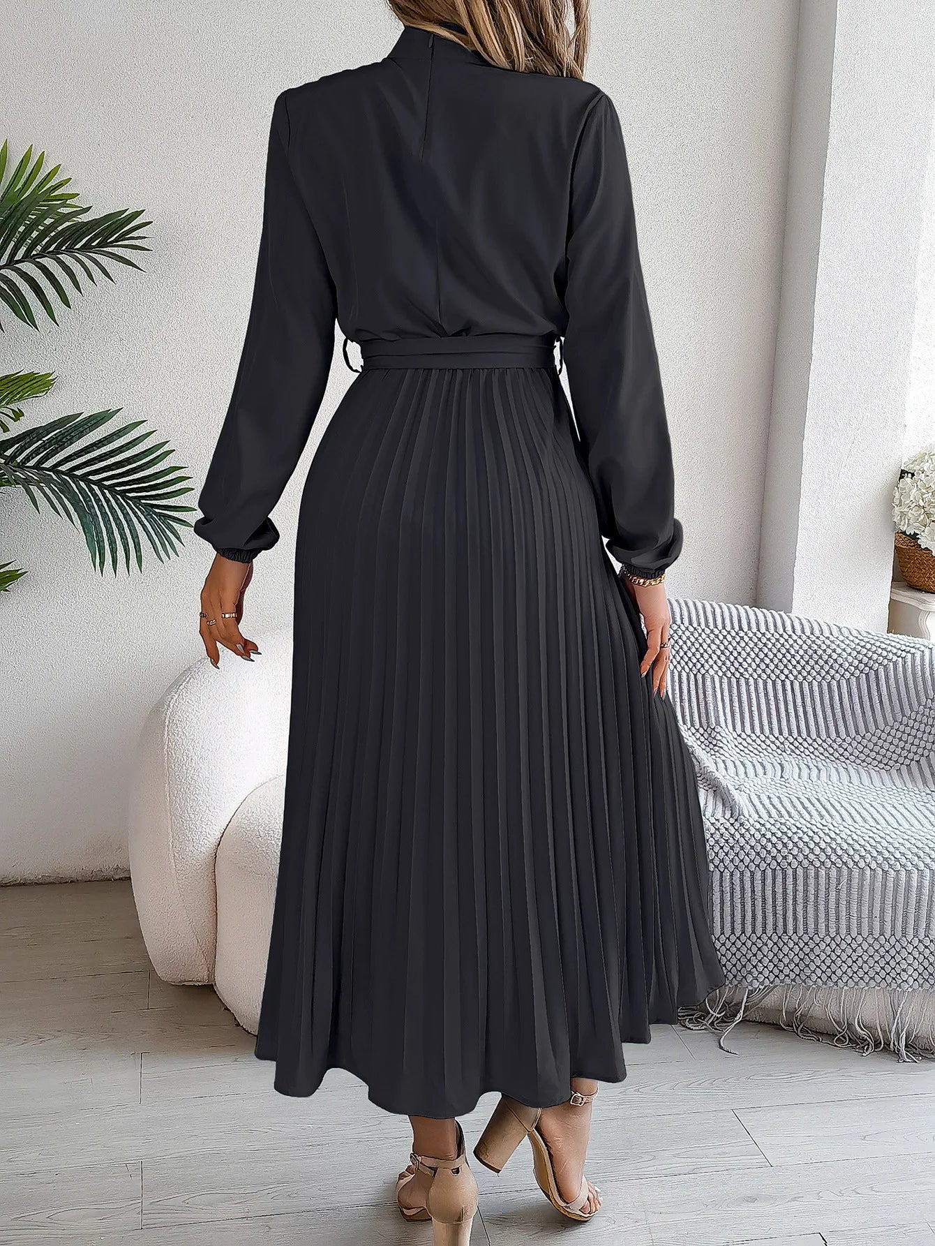 Long Sleeved Waist Cinched Pleated Long Skirt